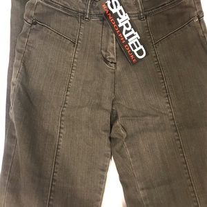 NWT Ladies Randolph Duke Spirited Jeans Grey size 6. Inseam 31” stretch